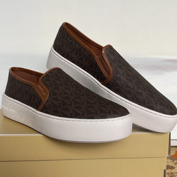 Michael Kors TEDDI SLIP ON
MK SIGNATURE SM
Platforms - Sneakers - Picture 4 of 16